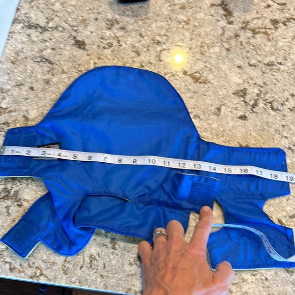 Adjustable rain jacket - Picture 8 of 10